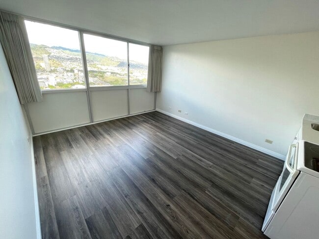 Building Photo - 2211 Ala Wai Blvd
