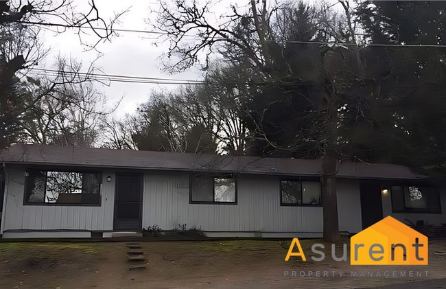 Building Photo - Fully Remodeled Duplex Available Now!
