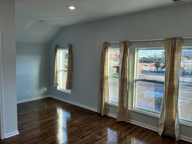 Building Photo - 544 W Cullerton St