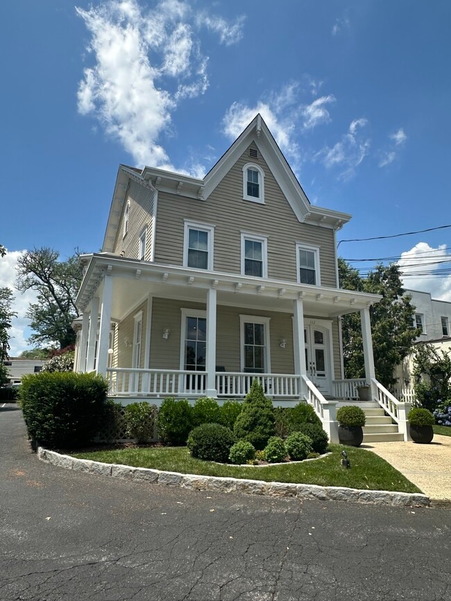 Building Photo - 112 Mason St