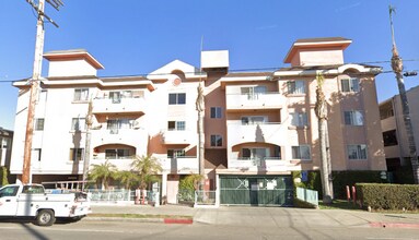 Building Photo - 13915 Oxnard St