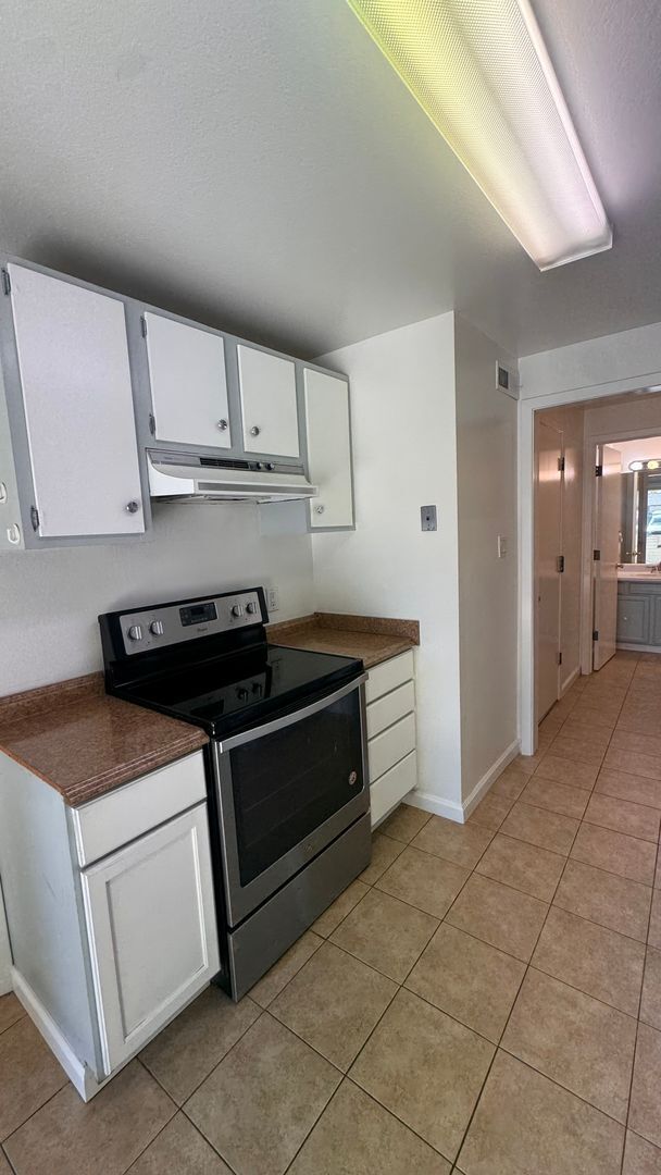 Foto del edificio - Yorkshire Manor 2 Bedroom Available Now!