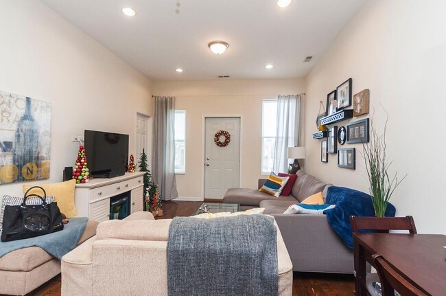 Photo - Spacious 2bed 1 bath in the Bucktown area Apartment