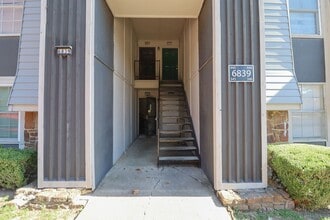 Building Photo - 6839 S Toledo Ave