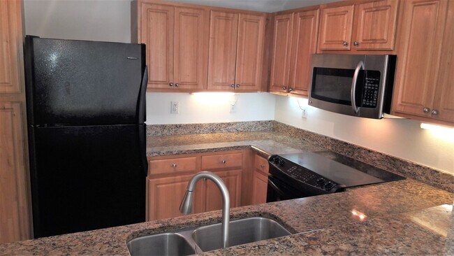 Building Photo - BACK ON THE MARKET-ANNUAL UNFURNISHED 3/2 ...