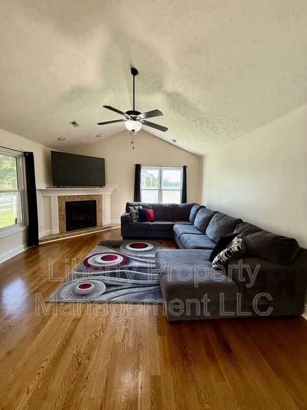 Foto del edificio - 6205 Yorkie Ct