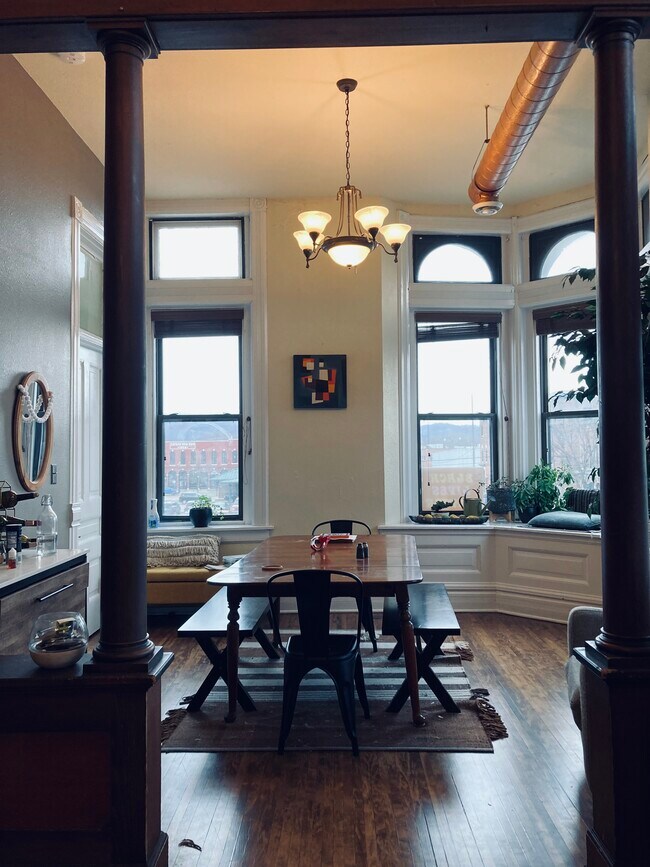 Foto del edificio - 129 E 3rd St