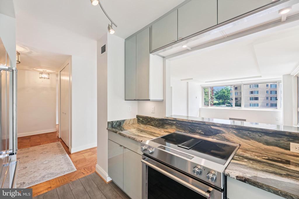 Foto principal - 4101 Cathedral Ave NW