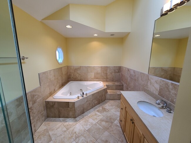 Building Photo - 740 Gaslight Dr