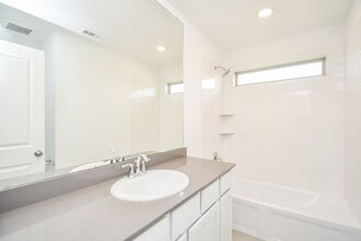 Building Photo - 5624 Frst Cv Dr