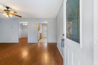 Building Photo - 10629 Royal Cavins Dr