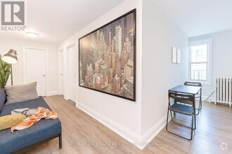 Building Photo - 595-595 St Clair Ave W