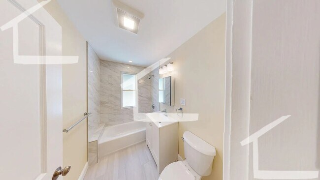 Building Photo - Fully Renovated Unit in Oak Sq. In-Unit Wa...