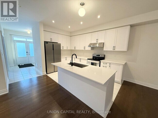 Building Photo - 40 Mindanao Ave