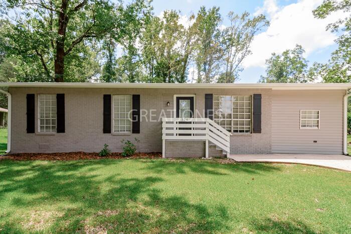 Primary Photo - REDUCED! - NOW OFFERING 1/2 MONTH FREE WIT...