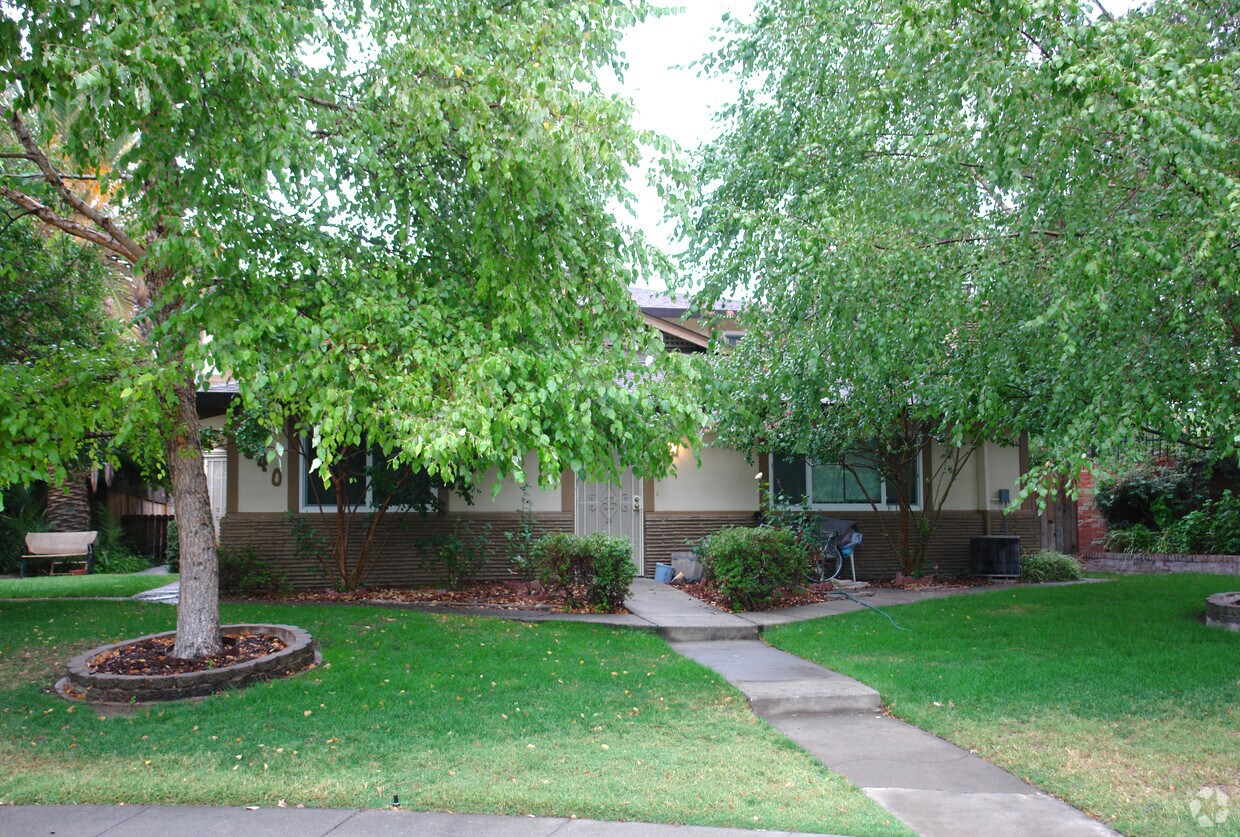 Primary Photo - 840 Cathedral Ct