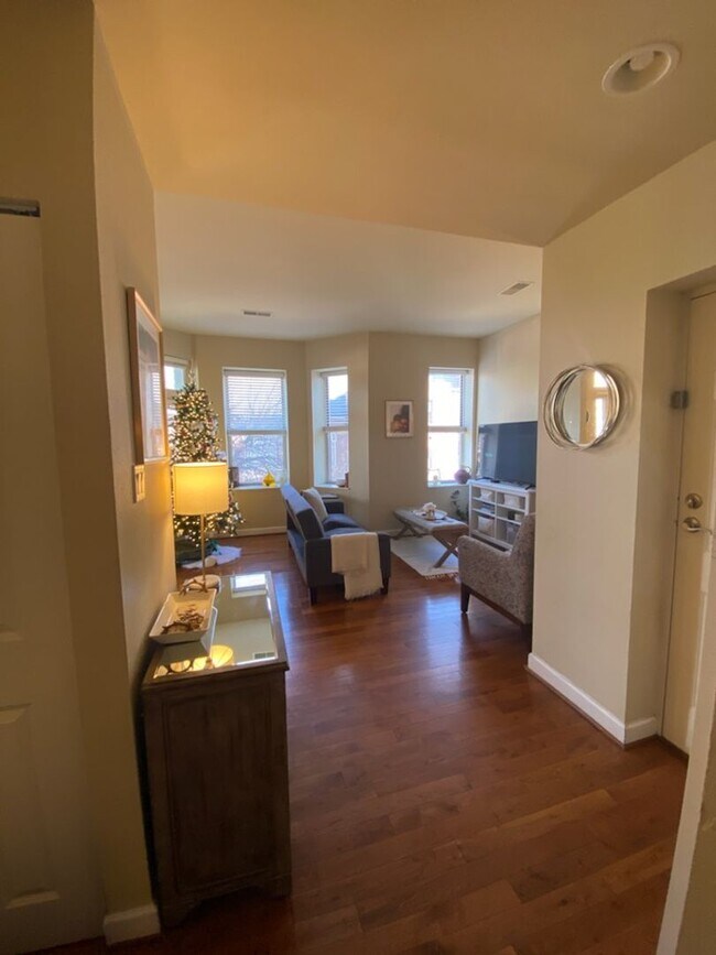 Foto del edificio - 627 Clara Ave