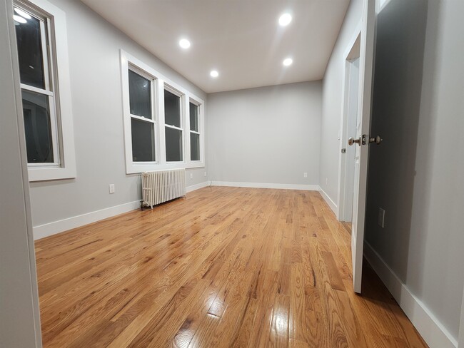 Building Photo - 203 Custer Ave