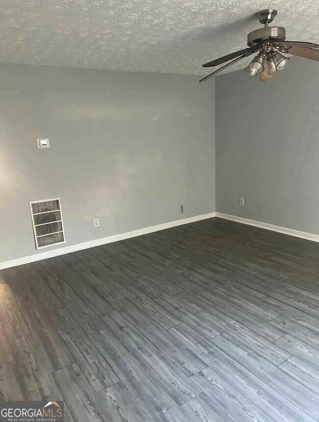 Building Photo - 2279 Strathmoor Manor Dr