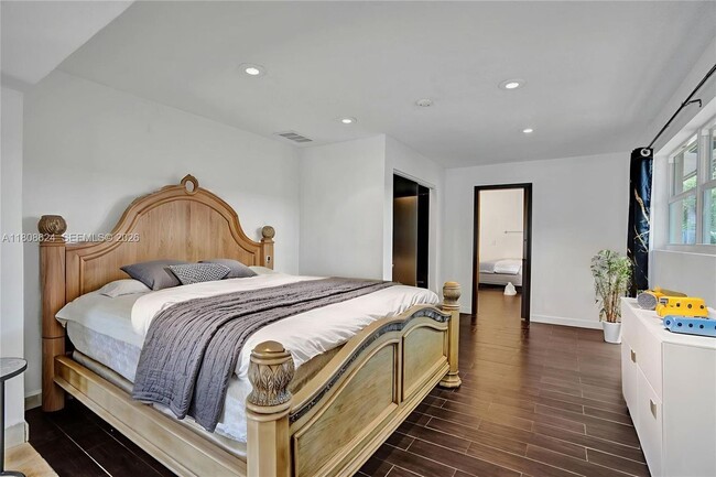 Foto del edificio - 3100 NE 56th Ct