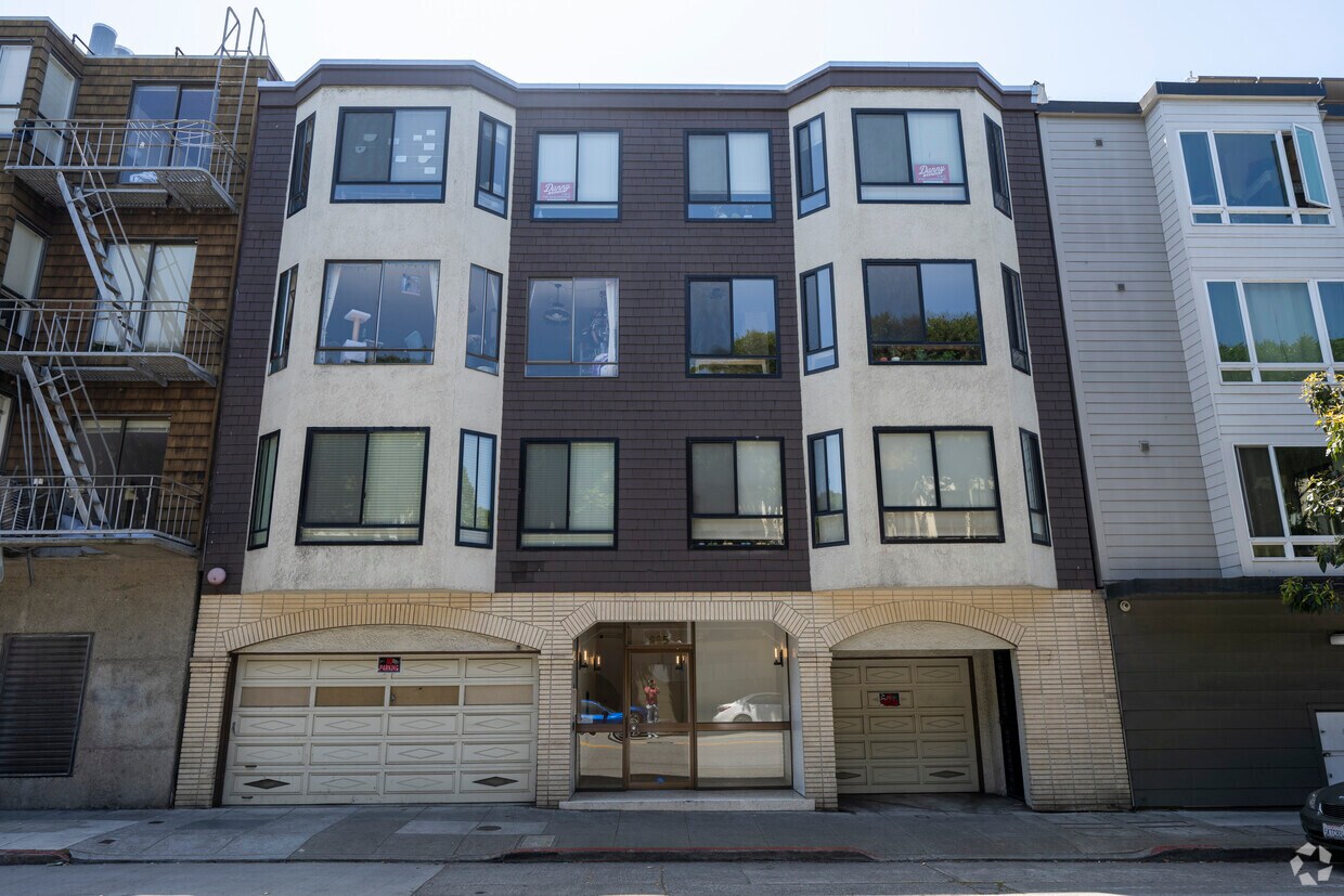 Primary Photo - 225 Bay St