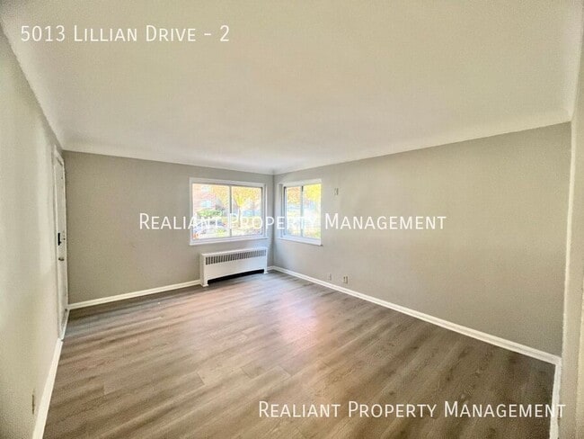 Building Photo - 5013 Lillian Dr