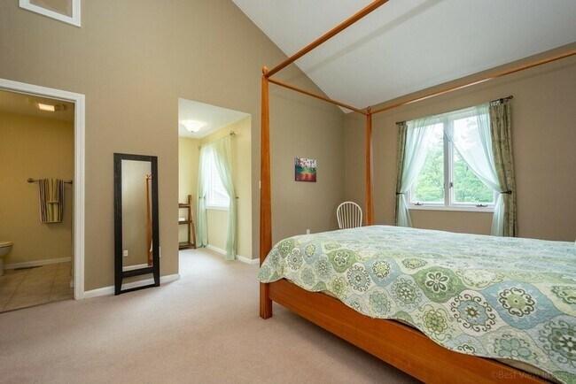 Foto del edificio - 120 Broadmeadow St