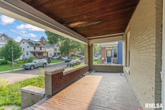 Foto del edificio - 1301 W Parkside Dr