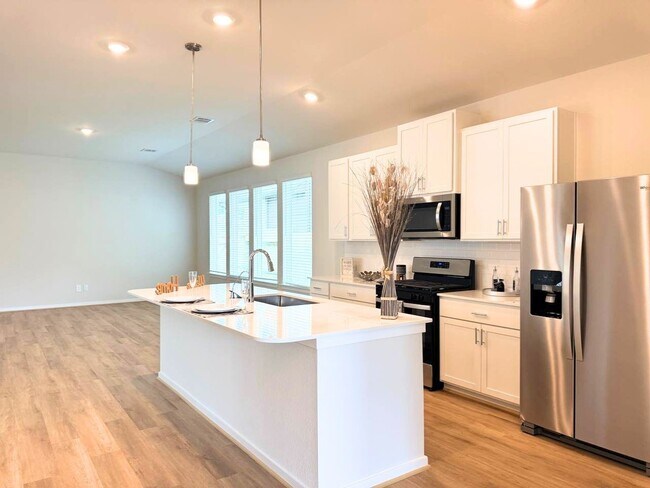 Building Photo - 16246 Parish Pointe Ct