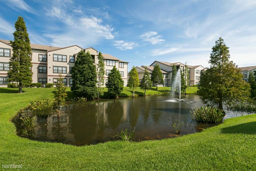 Foto principal - 2025 Brandon Crossing Cir