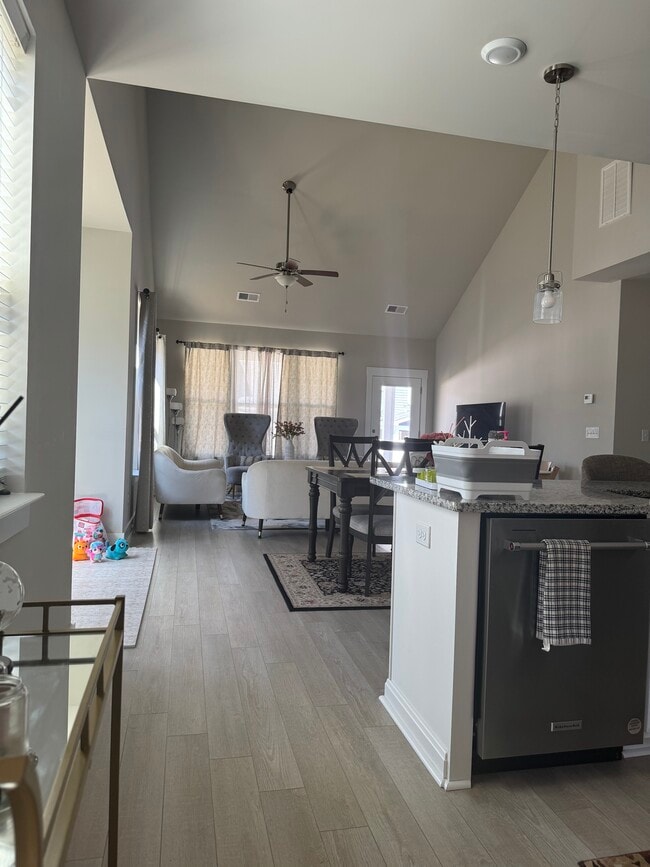 Foto del edificio - 104 Greensdale Ln