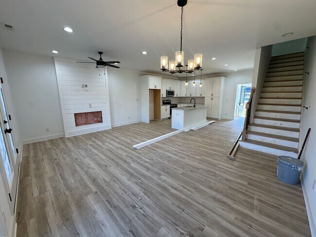 Building Photo - Beautiful new townhouse located in the new...