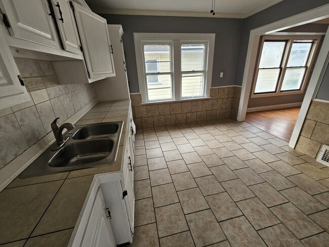 Building Photo - 10014 Sladden Ave