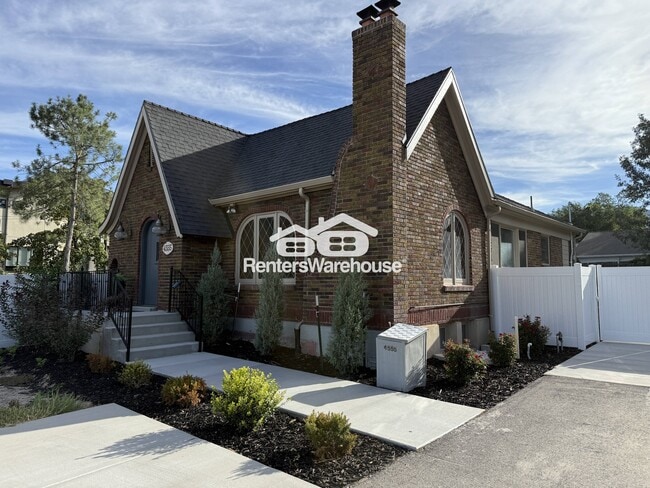 Building Photo - 4555 Highland Dr.