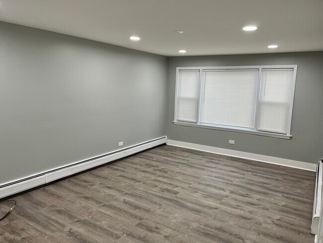 Building Photo - 6511 W Archer Ave
