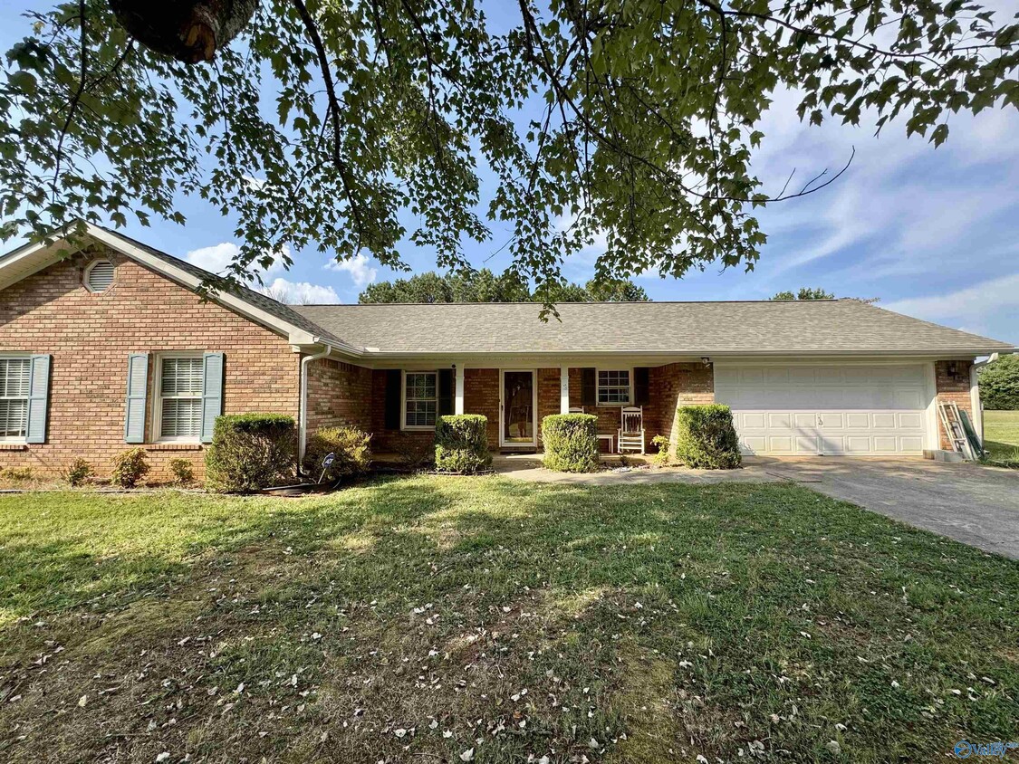 Primary Photo - 176 Barnstable Ct