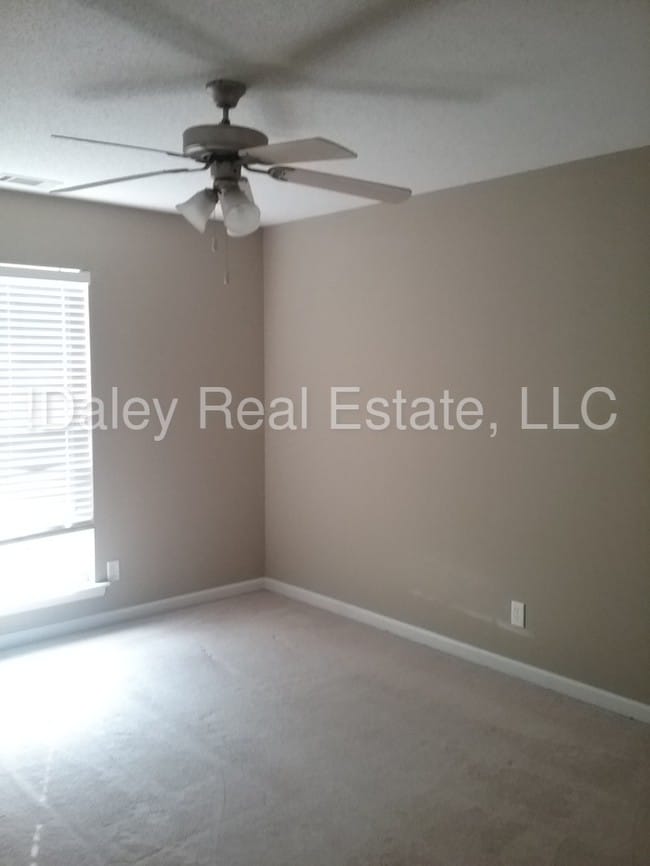 Building Photo - Bradley Point South Executive home