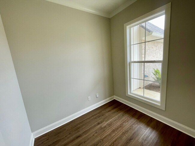 Foto del edificio - Stunning Germantown School District Rental with Office & Large Fenced Yard