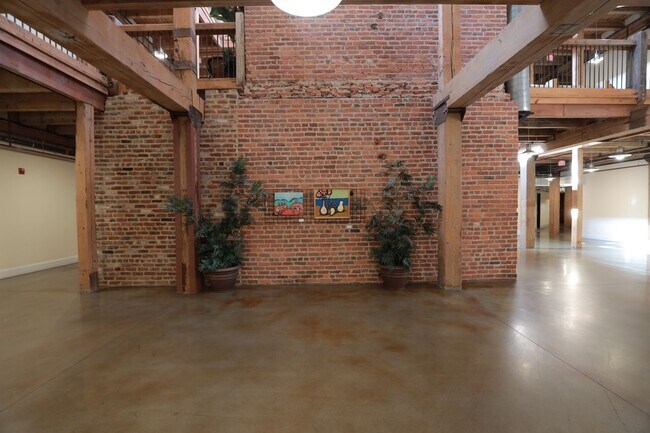 Foto del edificio - Live in Style at Old Manchester Lofts!