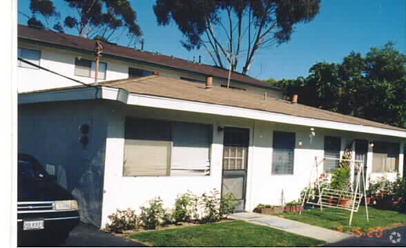 Building Photo - 331-333 1/2 Avocado St