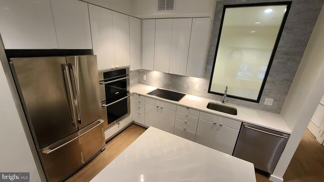 Foto del edificio - 1405 W Street NW Unit 205