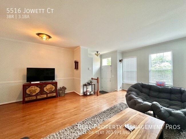 Building Photo - Rarely available Kingstowne townhome w/ ga...