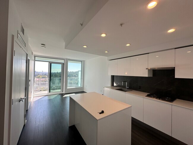 Photo du bâtiment - 3888 Evergreen Pl