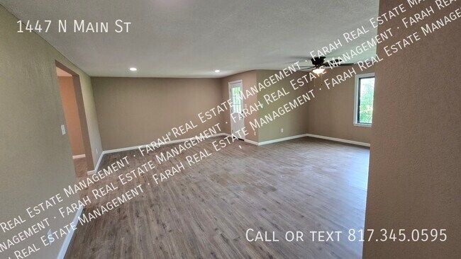 Foto del edificio - 1447 N Main St