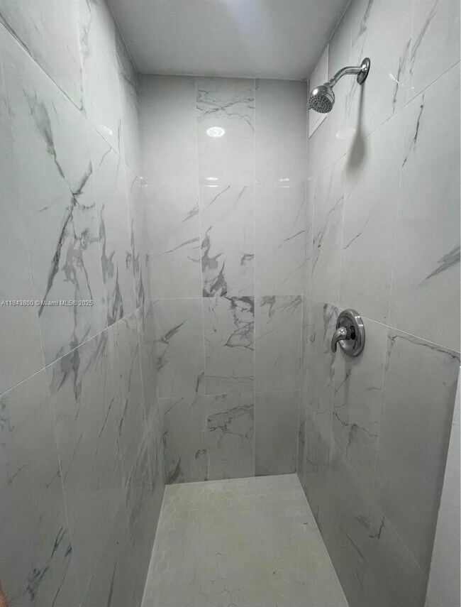 Foto del edificio - 3501 NW 182nd St