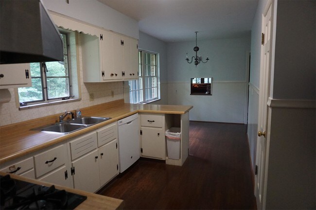 Building Photo - 8920 Sandymar Dr