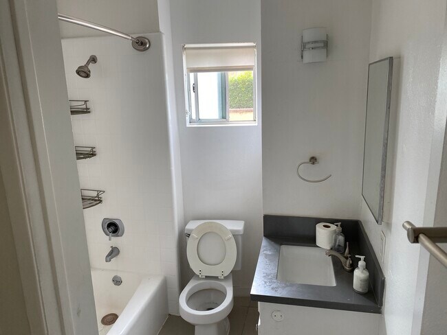 Foto del edificio - 4221 Grand View Blvd