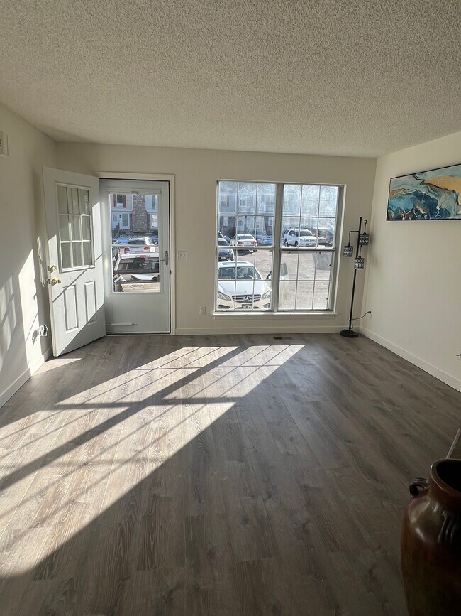 Foto del edificio - 9535 W Coal Mine Ave