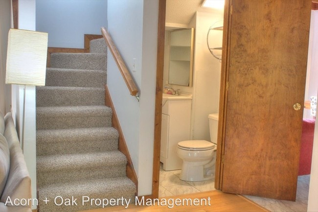 Building Photo - 2 br, 1.5 bath House - 205-A W Poplar Ave.