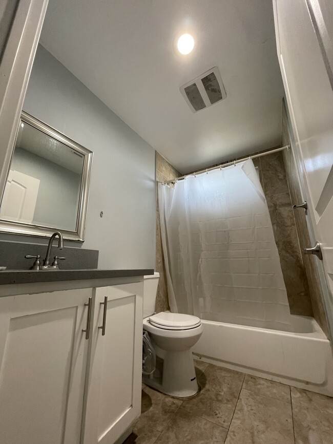 Foto del edificio - 1635 E 33rd St